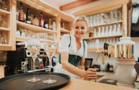 Freundliche Begrüßung an der Rezeption von Susanne Empl