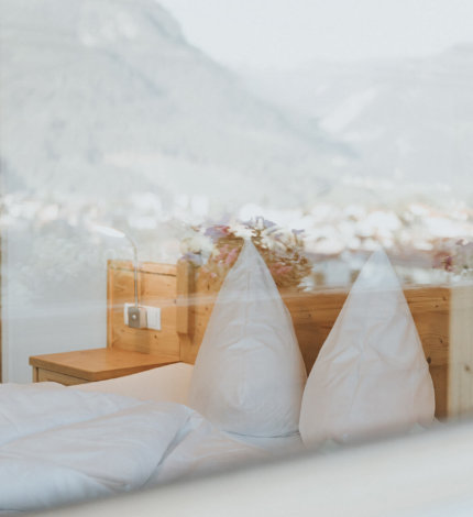 Panorama-Familiensuite Zimmer vom Balkon betrachtet