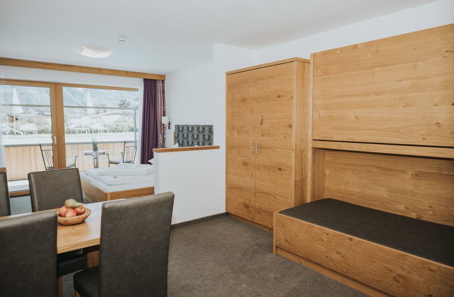 Panorama Gartenzimmer Bett und Stockbetten